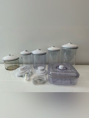 FoodSaver~ 5 Cannisters~1 Marinator~2 Jar Sealers&Hose~Bottle Stopper